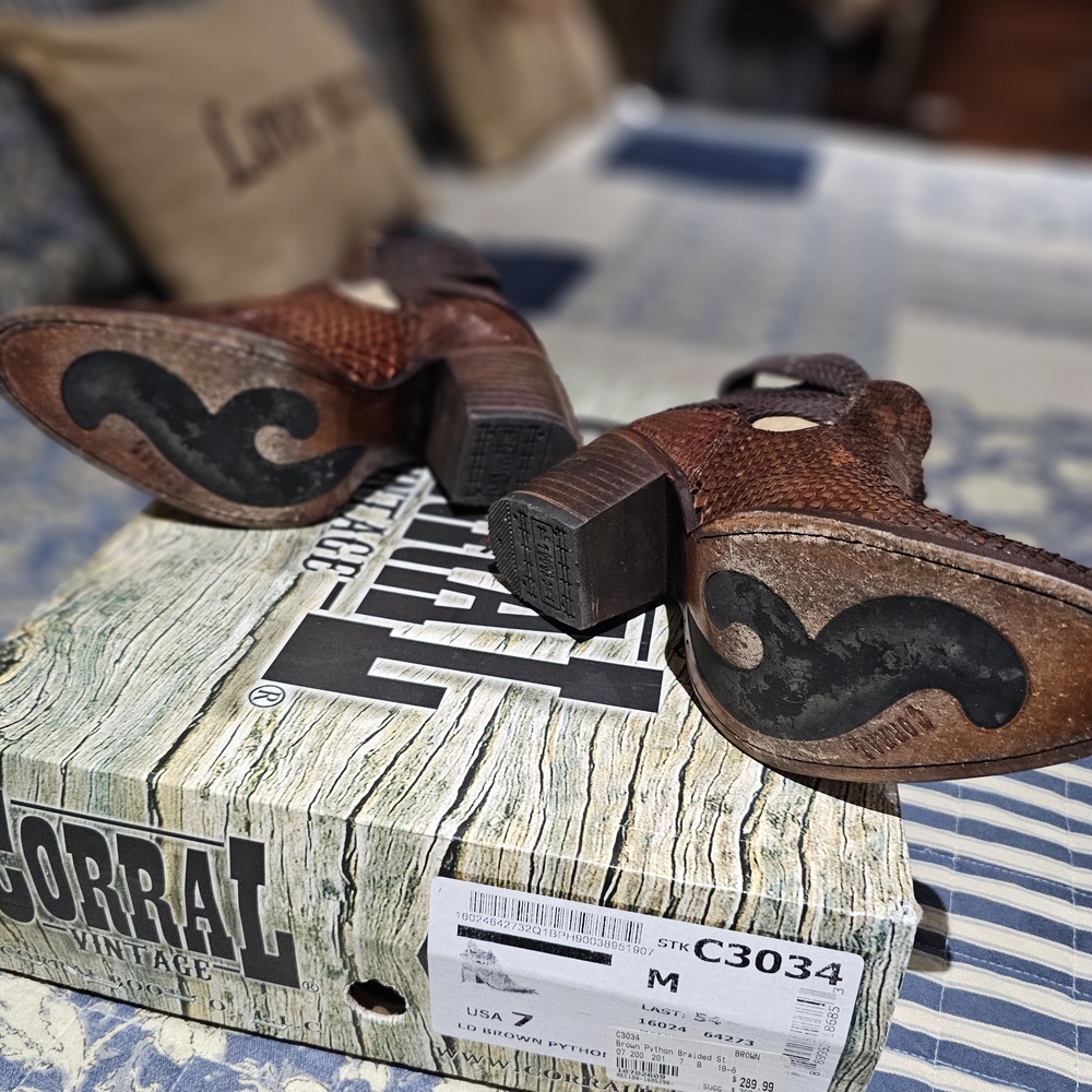 Womens Corral Python Shoe Ankle Boots, Size 7 - Picture 5 of 7